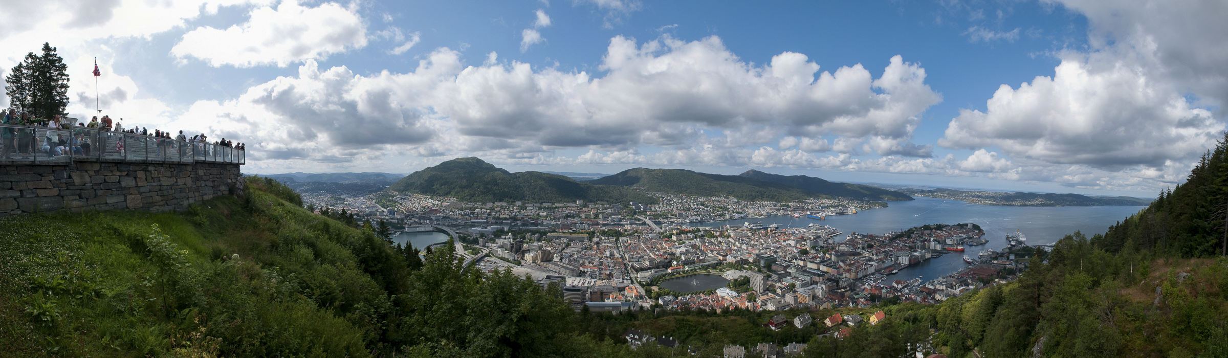 Hurtigruten Sommerreise - Blick über Bergen